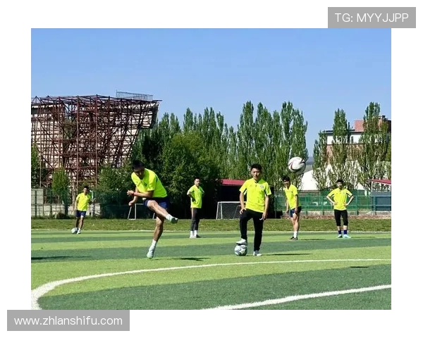 蒿俊闵用实力诠释永不言弃的足球精神再度点燃绿茵场激情