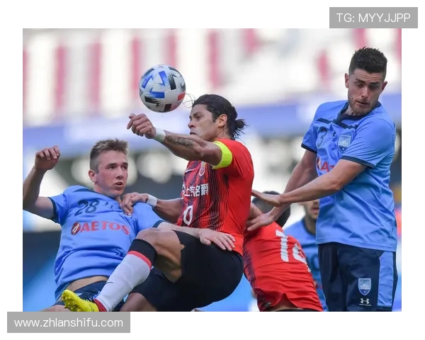 上海上港迎战悉尼足球队争夺亚冠小组赛关键胜利